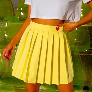 Pretty yellow pleated skirt